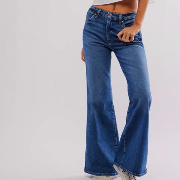 Wrangler Wanderer High Rise Flare Jeans - Picture 1 of 11